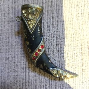 Free w purchase - brooch